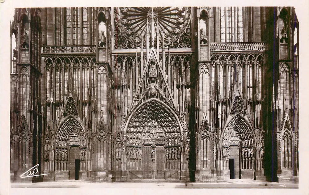 स्ट्रासबर्ग — कैथेड्रल की फैसेड — C. A. P. Strasbourg - आगे