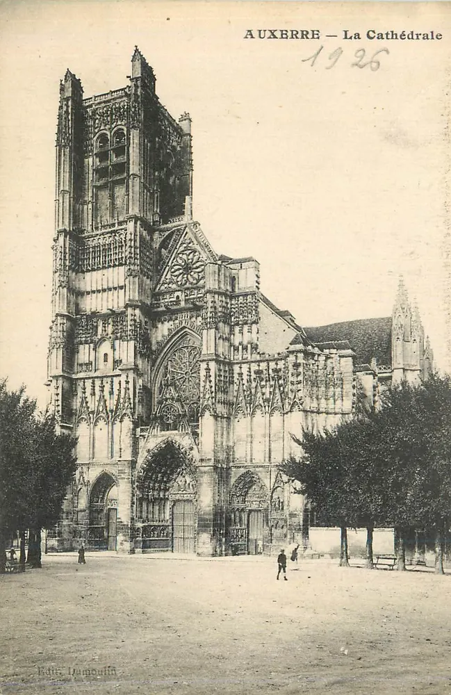 Auxerre — A Catedral — Editor Lymoulin - Frente