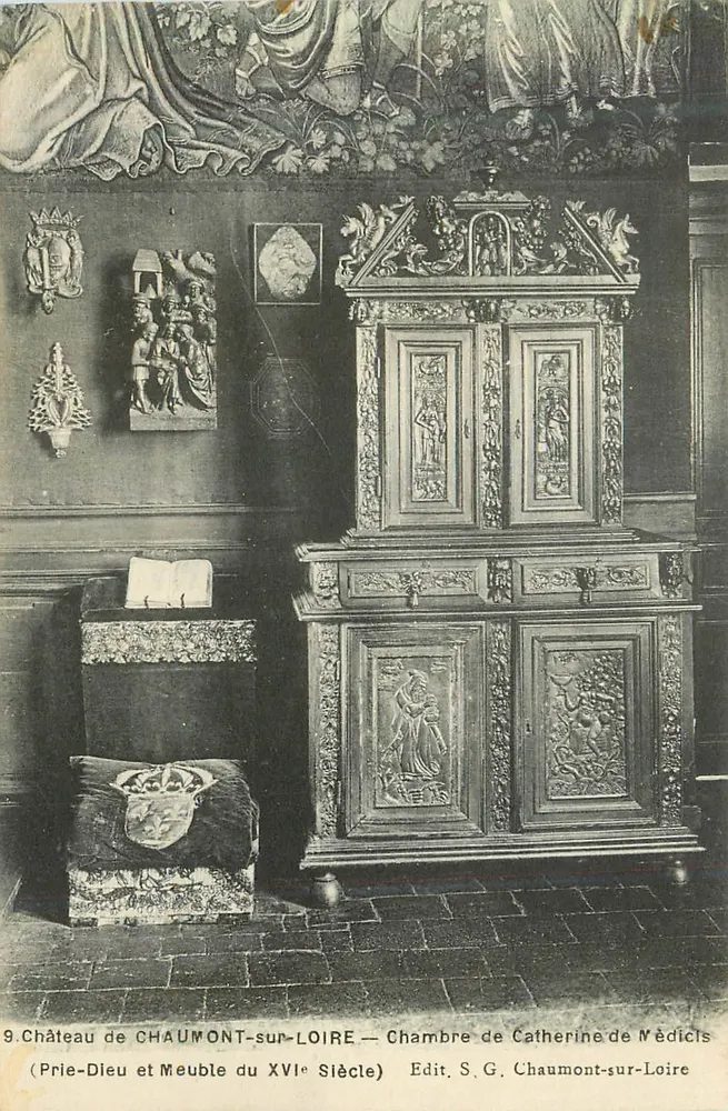 Schloss Chaumont-sur-Loire — Zimmer von Catherine de Médicis — Möbel aus dem 16. Jahrhundert - Vorderseite