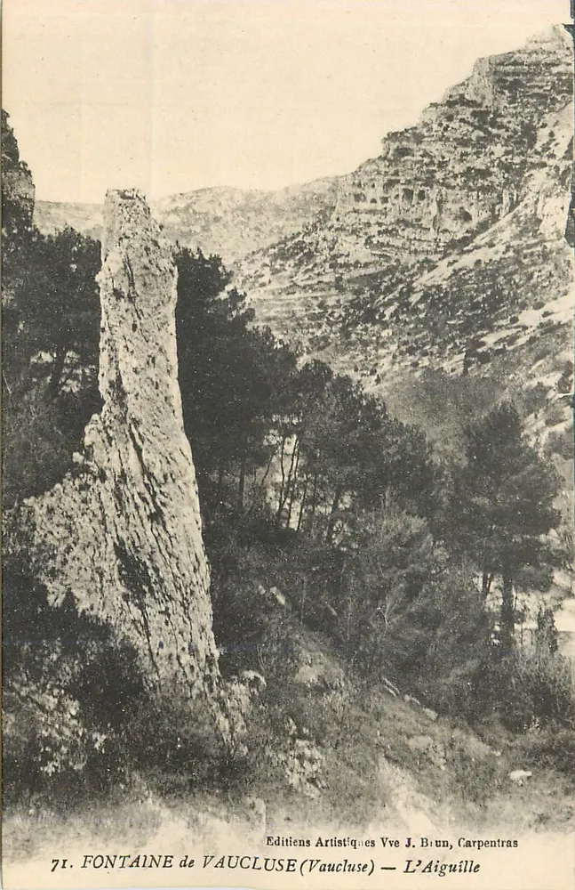 Fontaine de Vaucluse — L'Aiguille — Edições Artísticas Vve J. Brun, Carpentras - Frente