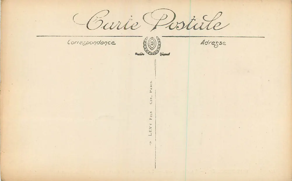 Pierrefonds — Le Château — La Cour Intérieure et L'Escalier — LL. - Verso