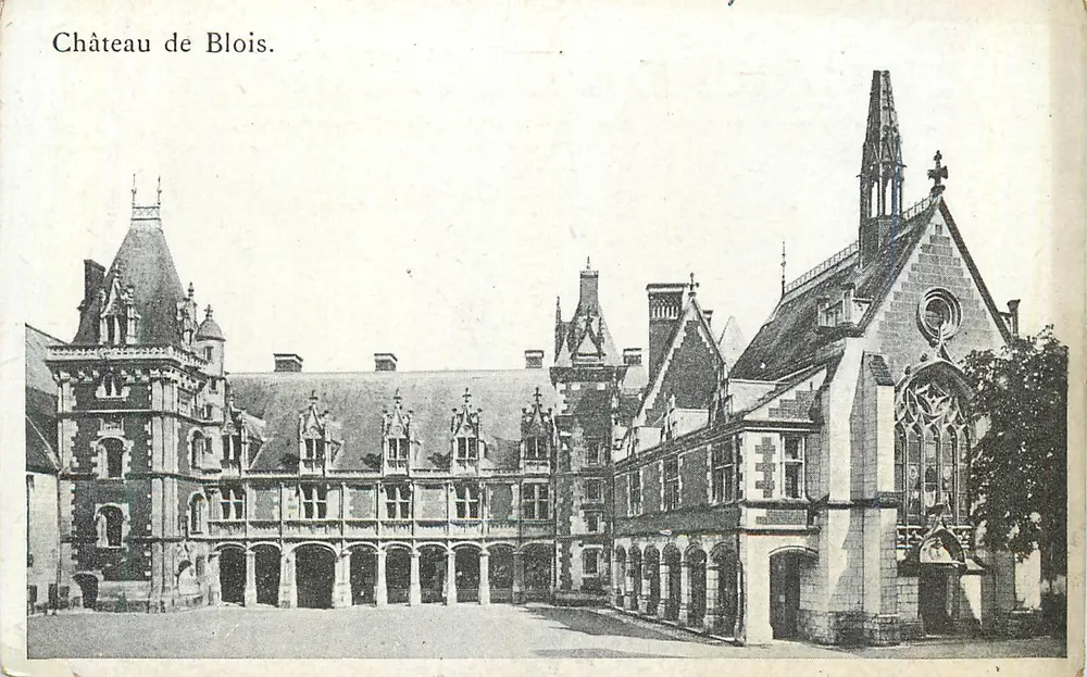 Castelo de Blois — vista do pátio interno — editor desconhecido, número de série não visível - Frente