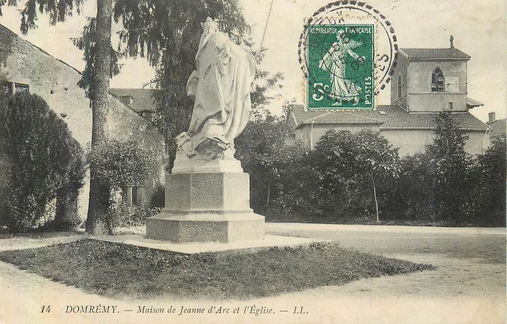 Domrémy — Haus der Jeanne d'Arc und die Kirche — I.L. - Vorderseite