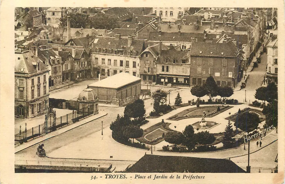 Troyes - Plaza y Jardín de la Prefectura — edición Hermignies - Anverso