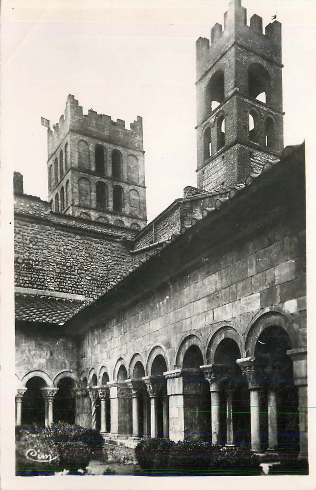 Elne (Pyr.-Or.) — O Cloître e as Torres da Igreja — Photo Combier Macon - Frente