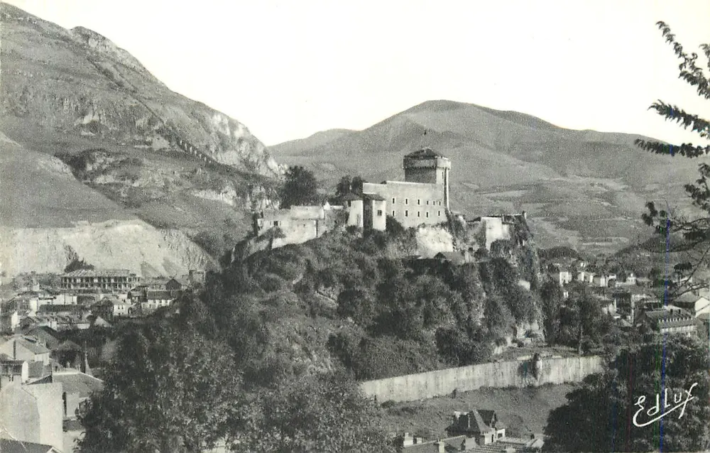 Lourdes — The Fortress Castle — Publisher Edluf - Front
