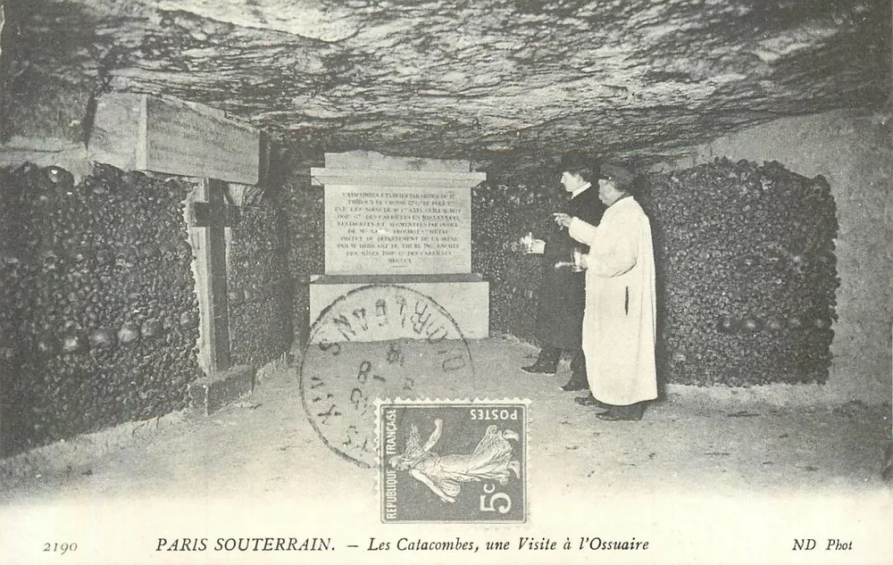 PARIS SOUTERRAIN. — Les Catacombes, une Visite à l'Ossuaire — ND Phot - Recto