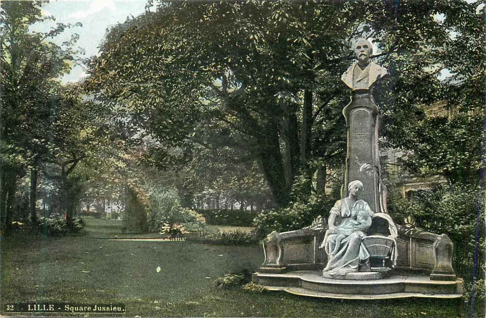 LILLE - O Square Jussieu — Busto e estátua em um parque arborizado — Editor AQUA-Photo & Cie, n°32 - Frente