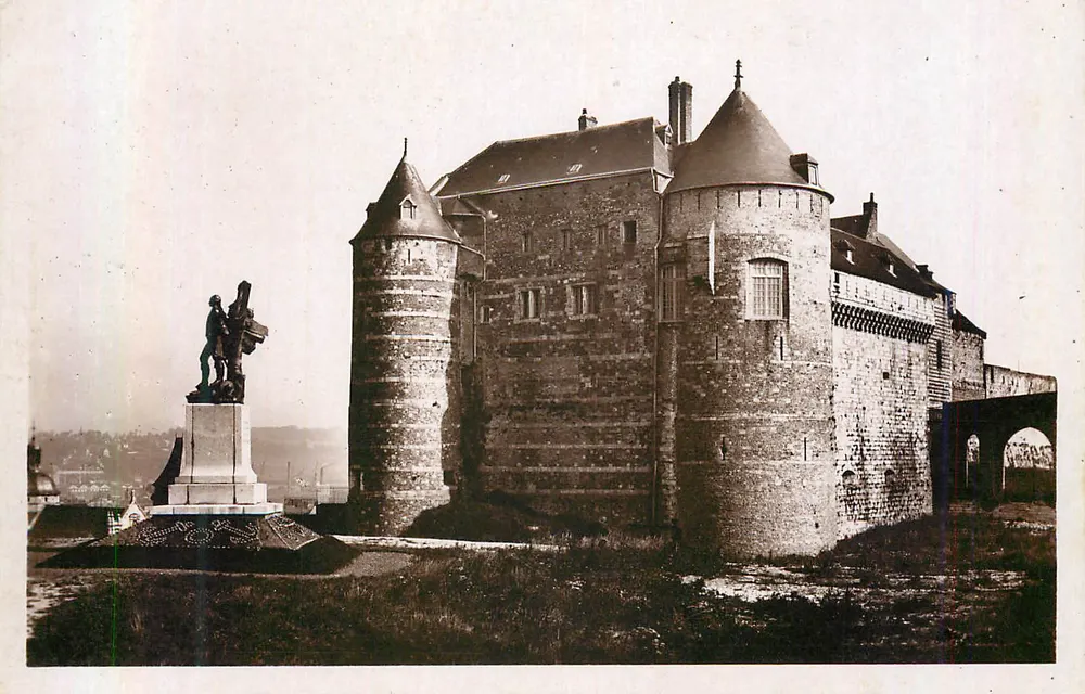 Dieppe - Le Château et la Statue de Vauquelin — C.A.P. Strasbourg, n°333 - Recto