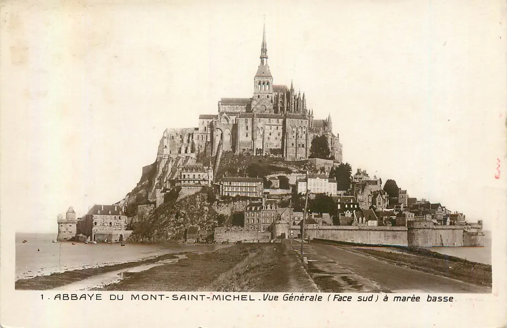 Abbaye du Mont-Saint-Michel — Vue Générale (Face sud) à marée basse — Édition des Monuments Historiques - Recto
