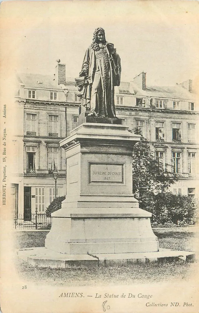 Amiens — Estátua de Du Cange — HERBOUT, Papelier, 19, Rue de Noyon. Fot. ND. - Frente