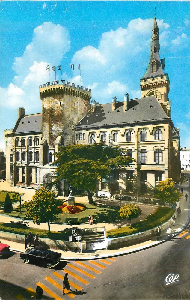 Hôtel de Ville van Angoulême — panoramische uitzicht — Cap - Voorkant