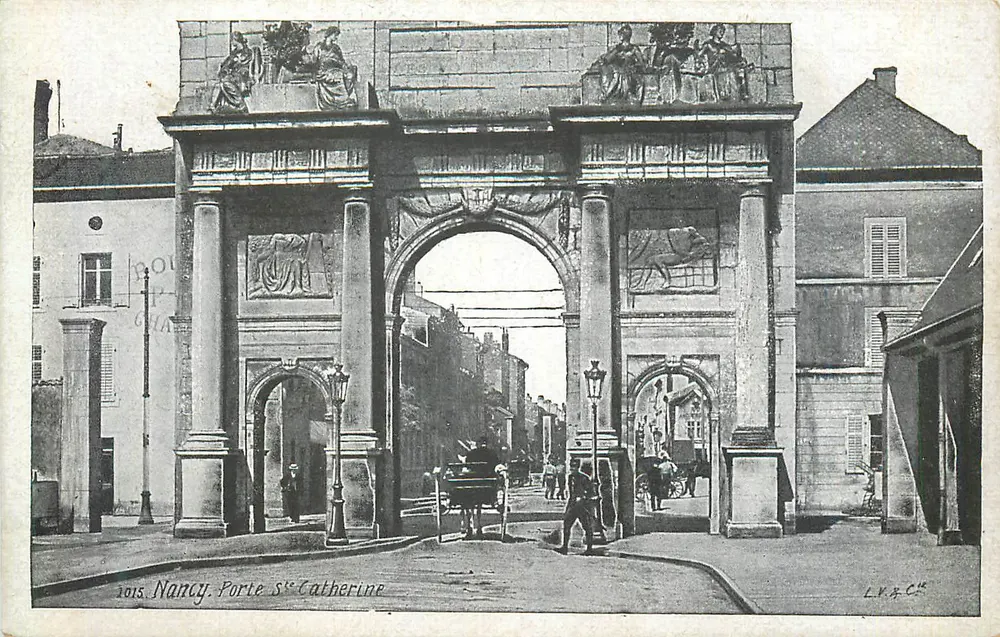 Nancy. Porta Sainte-Catherine — vista da arco decorado com esculturas — editor L.V. & Cie, n° de série não visível - Frente