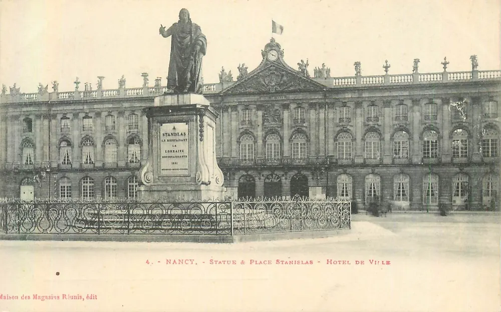 Nancy - Estátua & Praça Stanislas - Palácio da Cidade - Frente