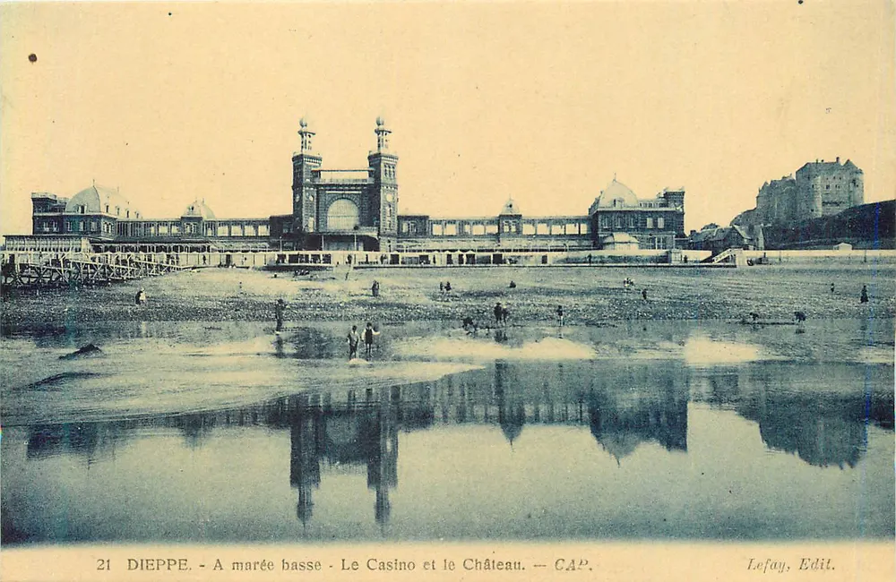 Dieppe — A marée basse — Le Casino et le Château — CAP. — Lefay, Edit. - Recto
