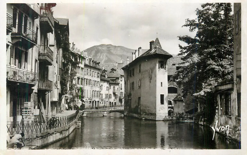 Annecy (Haute-Savoie) — Velho bairro — Rue Mariel, Paris 15 — Yvon - Frente