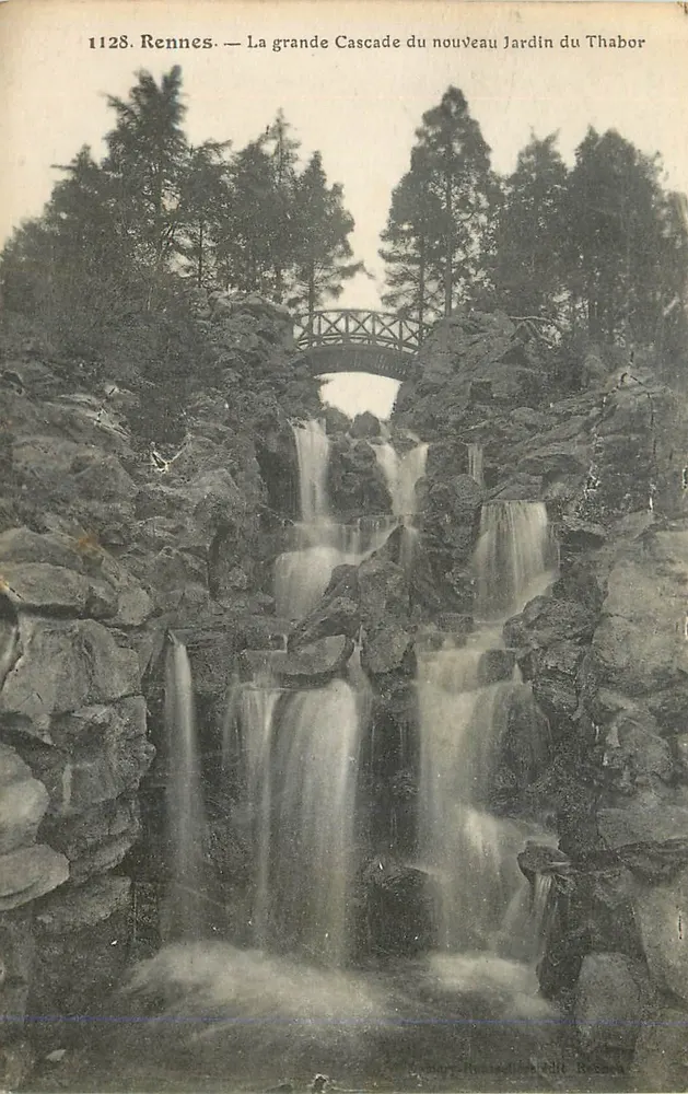 Rennes — Die große Wasserfall des neuen Thabor-Gartens — S.&E. Française de Phototypie - Châteaulin - Vorderseite