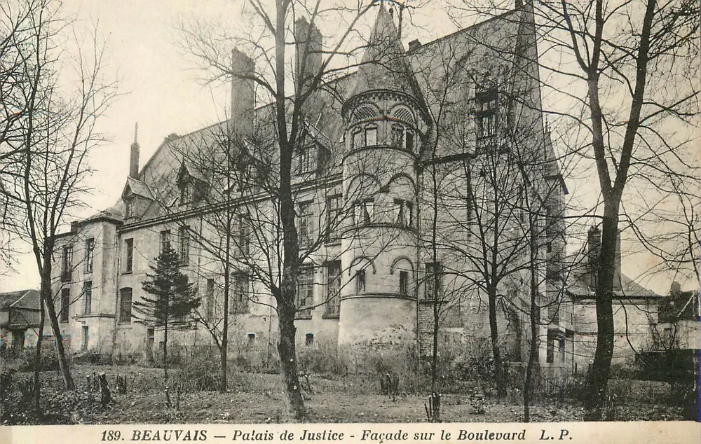 Beauvais — Palácio de Justiça — Fachada sobre o Boulevard L.P. - Frente