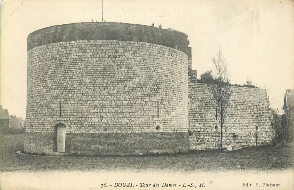 Douai - Torre das Damas — editor F. Plaisant, n° 76 - Frente