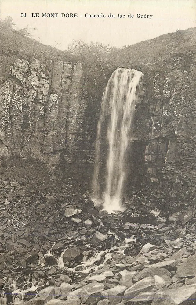 O Mont Dore - Cachoeira do Lago de Guéry — série 51 — G. Alascienne des Arts Photocinématiques, Strasbourg - Frente
