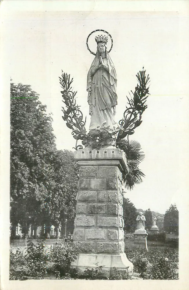 Lourdes — A Virgem Coroada — Edit. P. Doucet - Frente