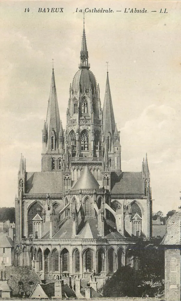 Bayeux — A Catedral — A Abside — LL - Frente