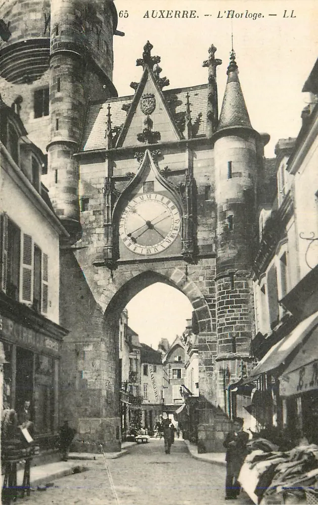 Auxerre — L'Horloge — LL - Frente