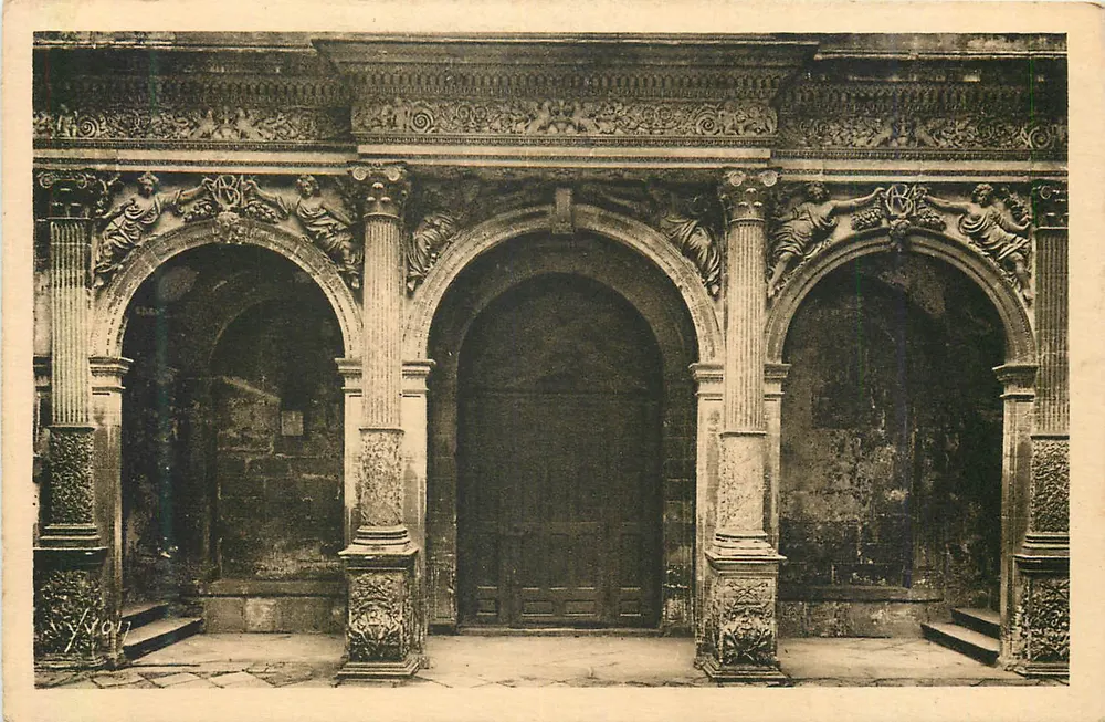 Dijon (Côte-d'Or) — Portail intérieur — Hôtel de Vogue - Recto