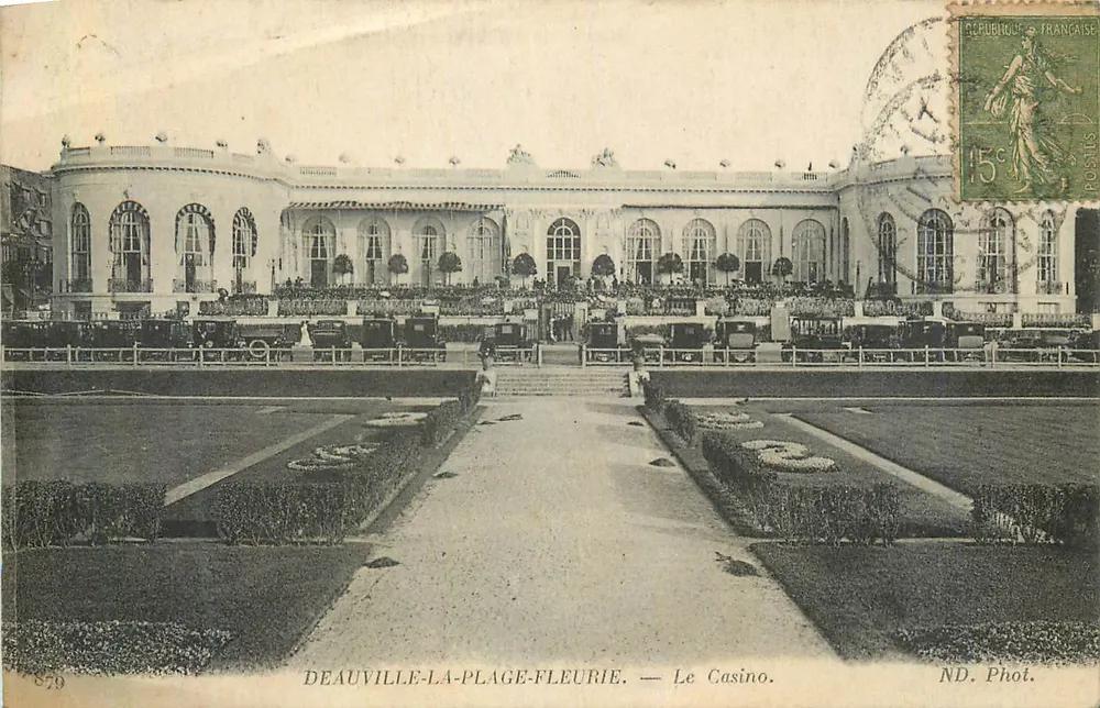 Deauville-la-Plage-Fleurie — Das Casino. ND. Foto. — Nr. 679 - Vorderseite