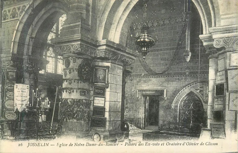 Josselin — Église de Notre-Dame-du-Roncier — Piliers des Ex-voto et Oratoire d'Olivier de Clisson - Recto