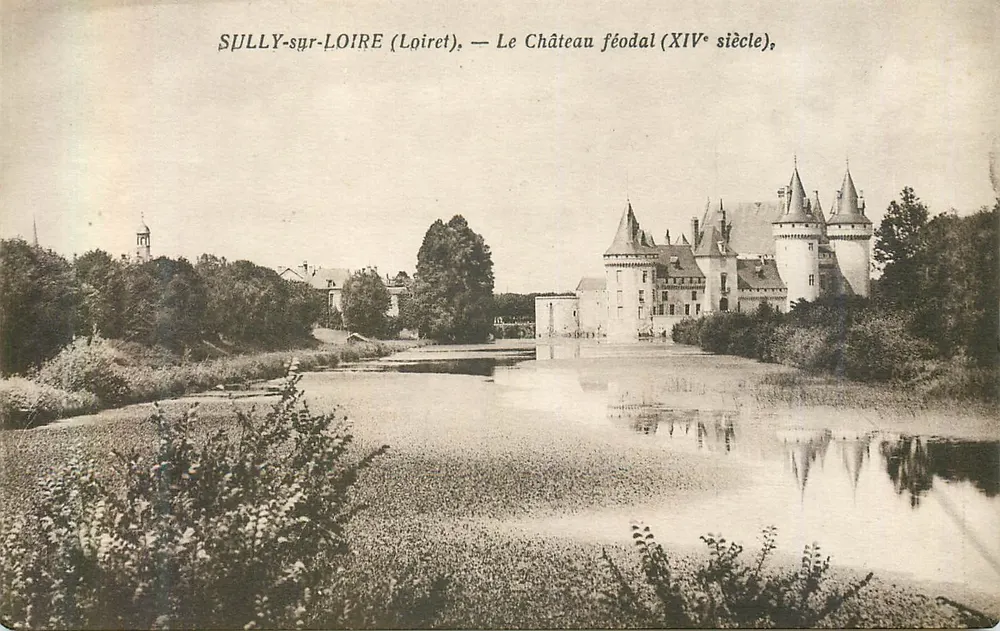 Sully-sur-Loire (Loiret) — Le Château féodal (XIVe siècle) - Recto