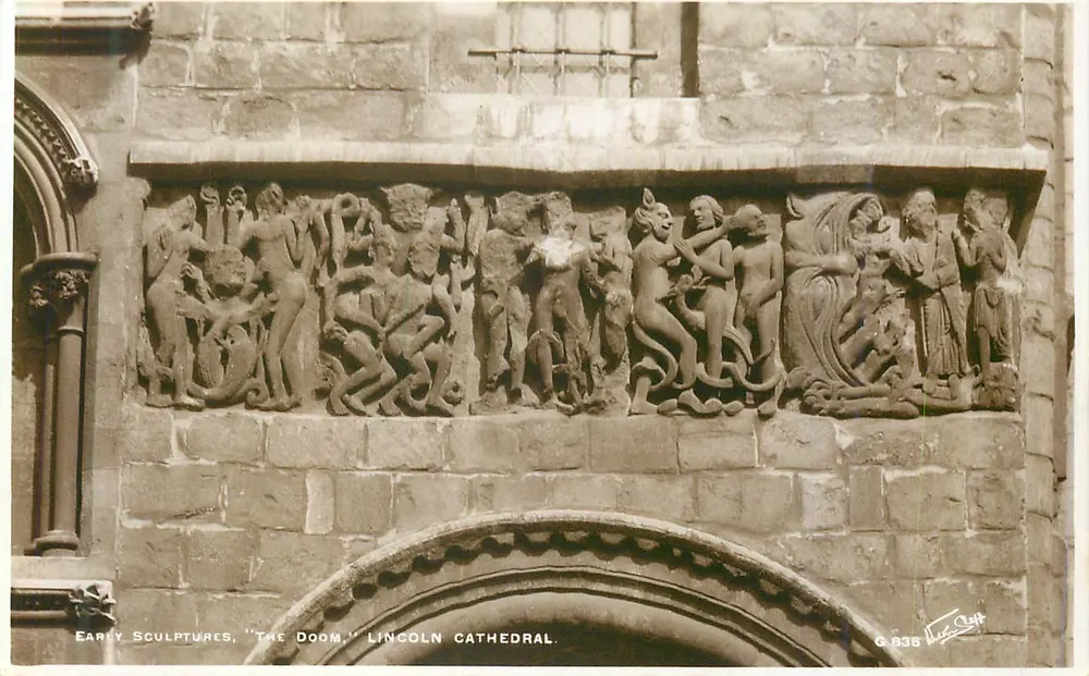 Esculturas "The Doom" — Catedral de Lincoln — Walter Scott, Bradford - Frente