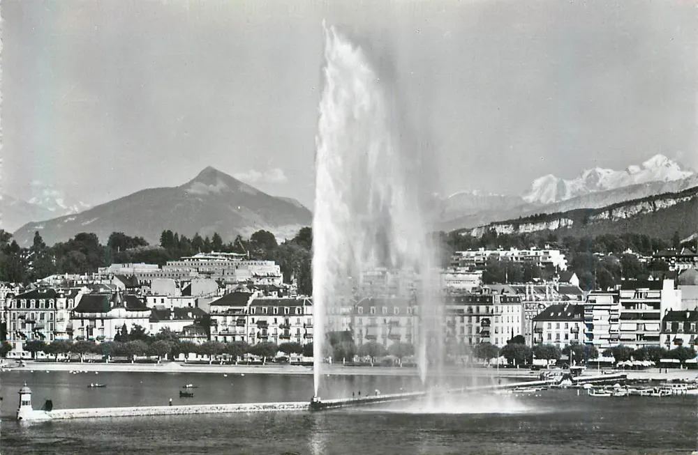 Genf — Der Jet d'Eau (120 m.) und der Mont-Blanc (4810 m.) — Éditions Jaeger Genf, n° 7020 - Vorderseite