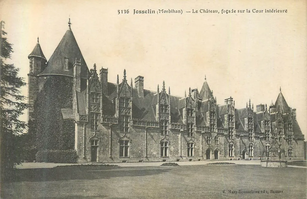 Josselin (Morbihan) — Le Château, façade sur la Cour intérieure — E. Mary-Roussellière éd. t. Rennes - Recto
