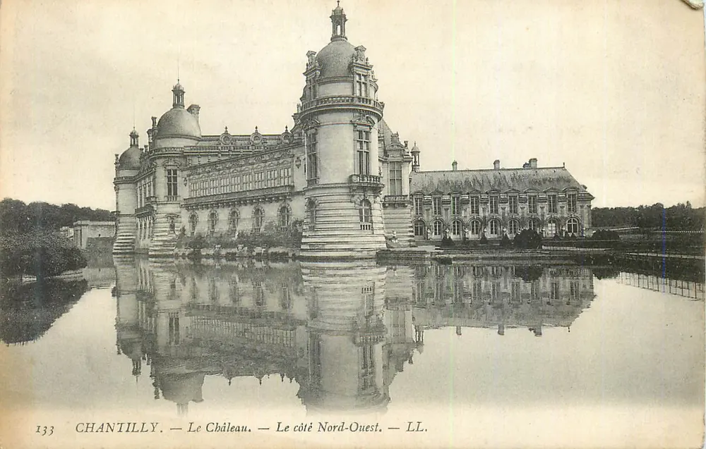 Chantilly — Le Château — Le côté Nord-Ouest — LL. - Recto
