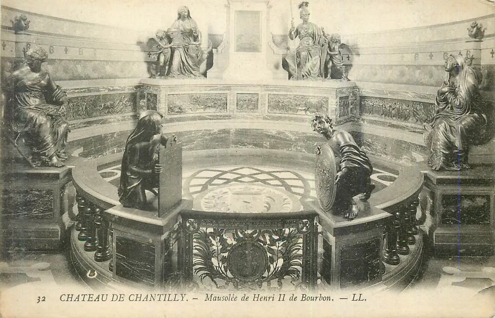 Castelo de Chantilly — Mausoléu de Henri II de Bourbon — LL. n° 32 - Frente