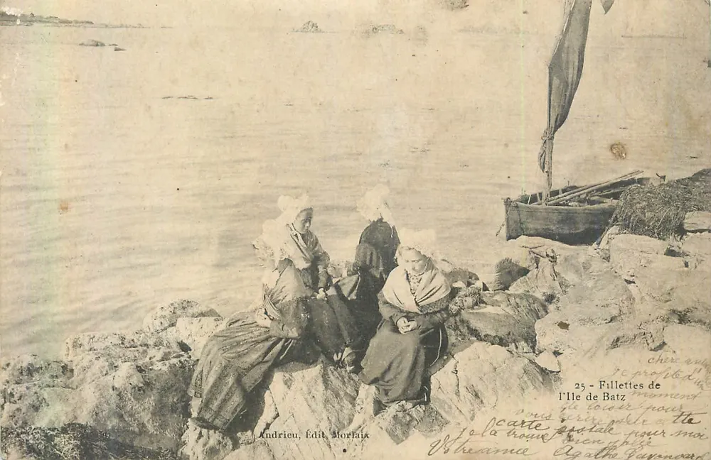 Meninas da Ilha de Batz — Andrieu, Edição Storlaix, n°25 - Frente