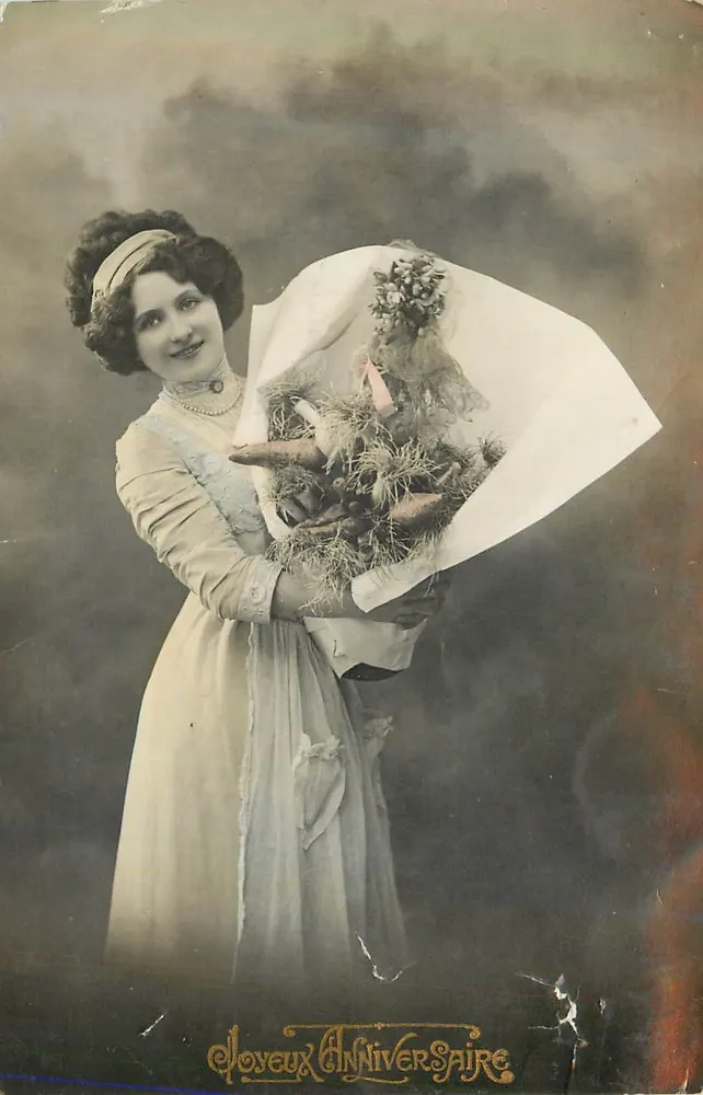 Femme en robe élégante — tenant un bouquet de carottes et de fleurs — éditeur Glace - 87 - Frente