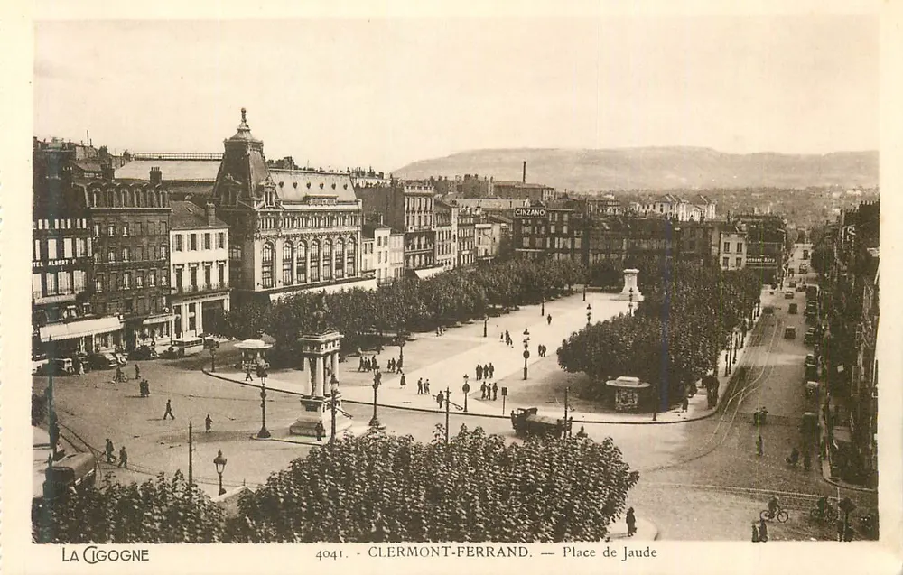 Clermont-Ferrand — Place de Jaude — La Cigogne, n°4041 - Frente