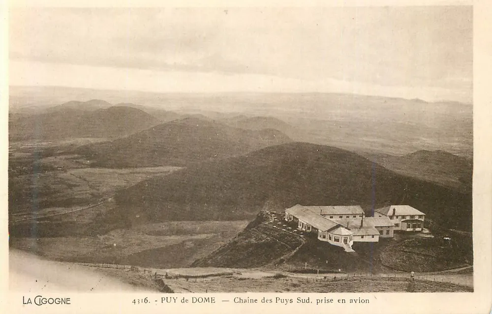Puy de Dôme — Kette der Puy Sud, aufgenommen mit Flugzeug — La Cigogne, Nr. 4316 - Vorderseite