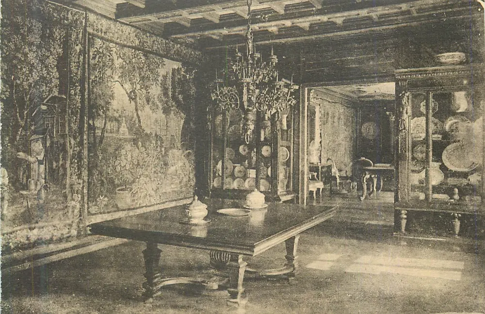 Castillo de KÉRIOLET — La Sala de Comedor — Collection Villard, Quimper - Anverso