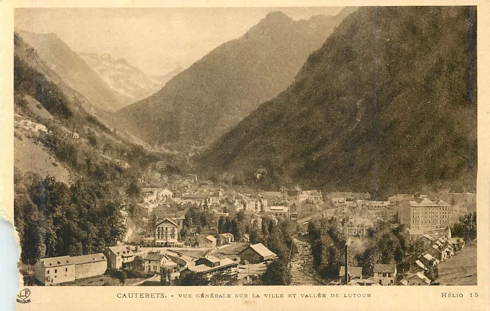 Cauterets - Allgemeiner Blick auf das Dorf und die Lutour-Tal — Hélio 15 - Vorderseite