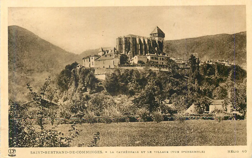 Saint-Bertrand-de-Comminges — Die Kathedrale und das Dorf (Gesamtansicht) — Hélios 40 - Vorderseite