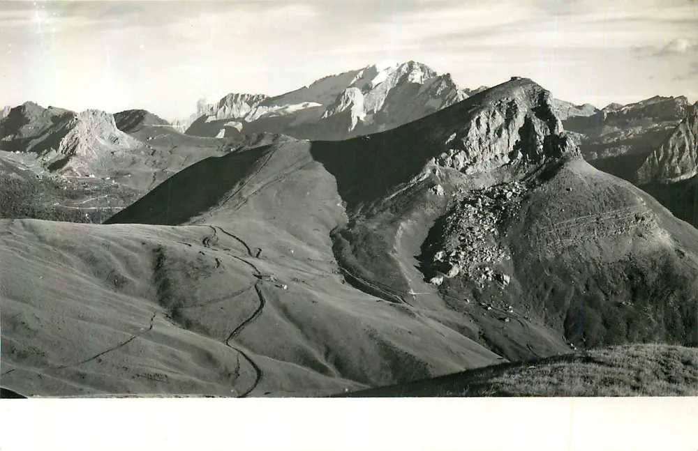 Col Rodella m.2486 — Marmolada 3340 — Éditions Ghedina, Cortina - Frente