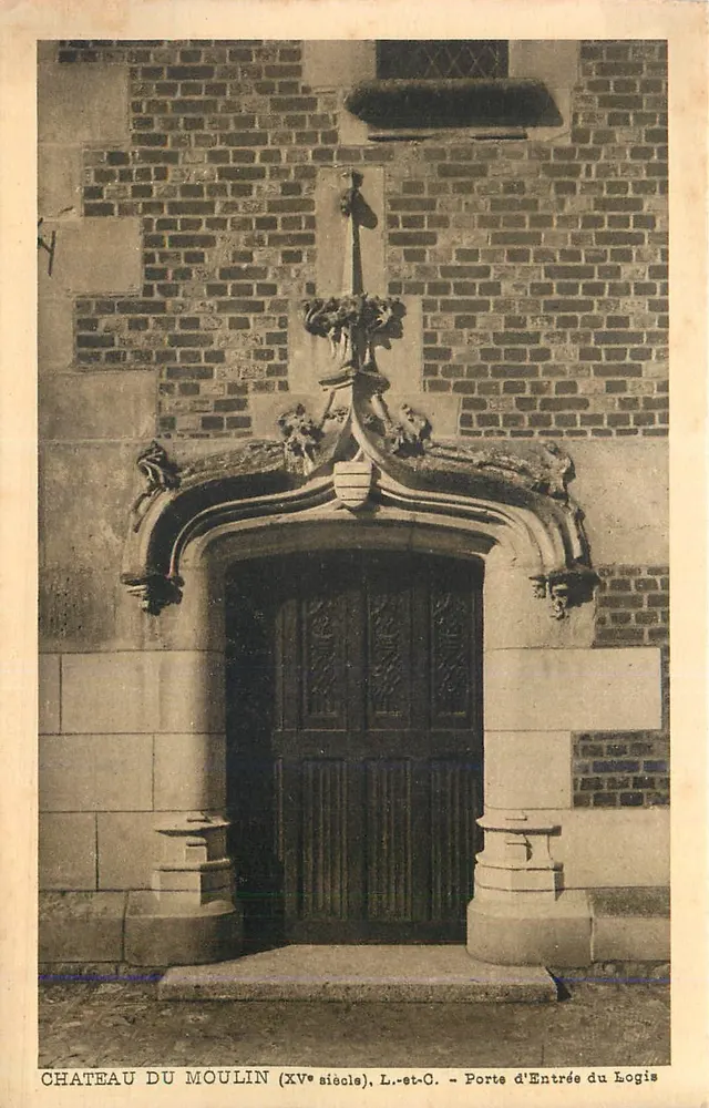 Château du Moulin — Porte d'Entrée du Logis — XVᵉ siècle, L. - st - C. - Recto