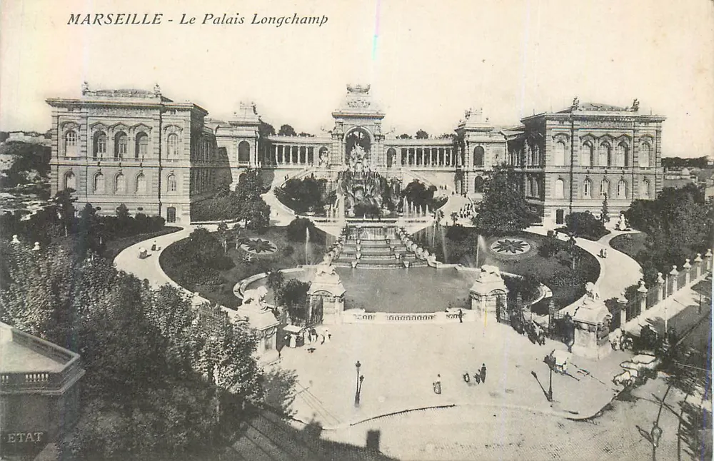 MARSEILLE - O Palácio Longchamp — vista panorâmica do palácio e de sua fonte central - Frente