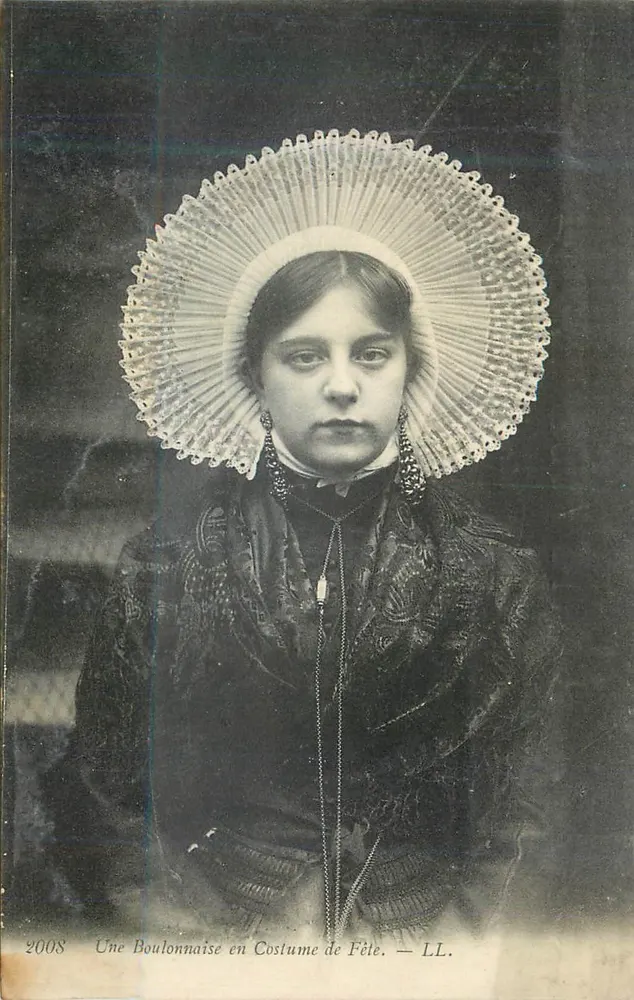 Une Boulonnaise en Costume de Fête — LL. - Vorderseite