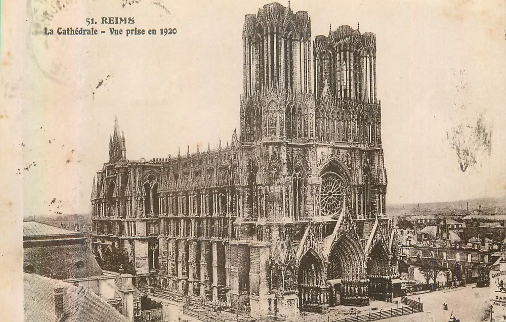 Reims — La Cathédrale — Vue prise en 1920 — éditeur Quentinnet, n°51 - Recto