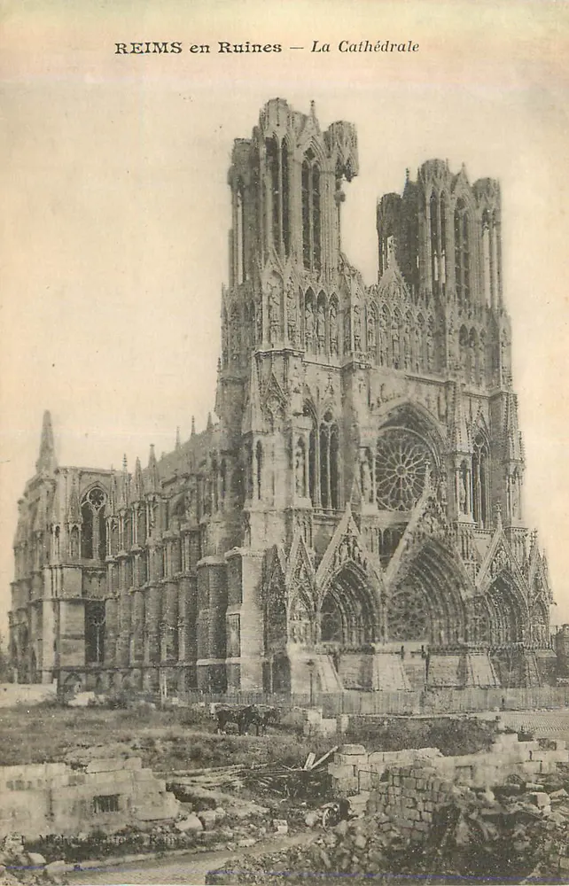 Reims em Ruínas — A Catedral — Fototipia J. Bienaimé, Reims - Frente