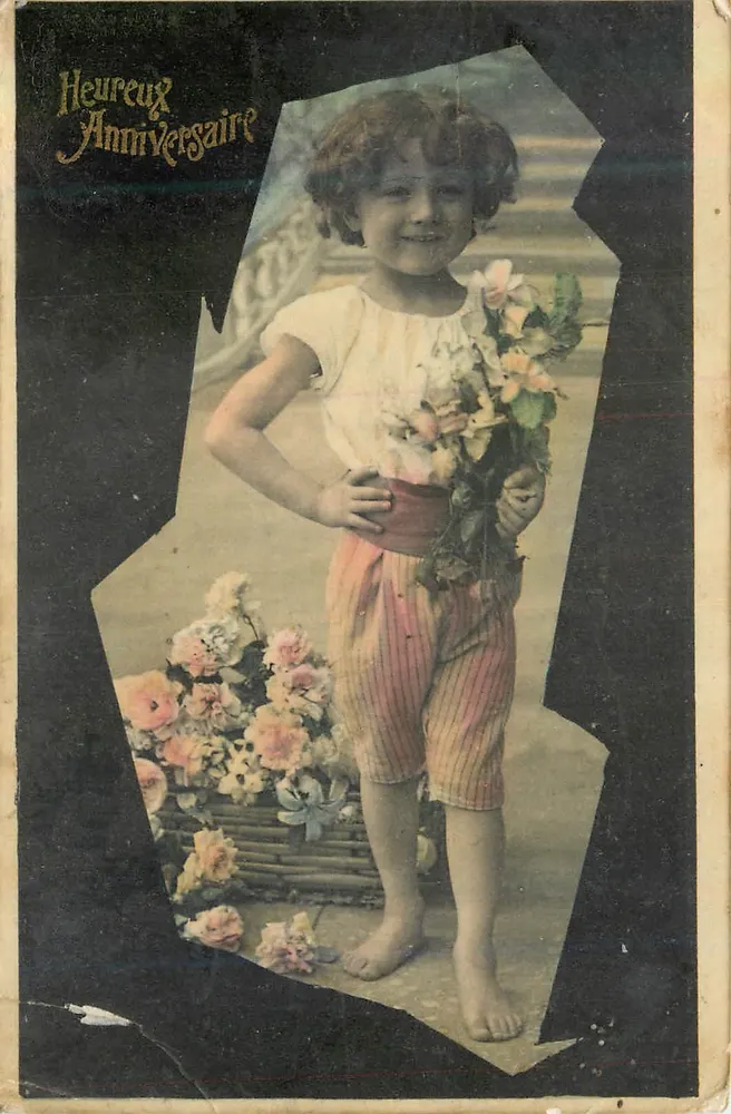 Fille tenant un bouquet — scène de studio — éditeur inconnu - Frente